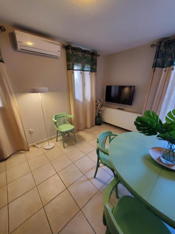 Sior Dionysios Apartment อาร์กอสโตลี ภายนอก รูปภาพ