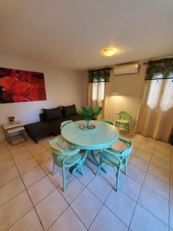 Sior Dionysios Apartment อาร์กอสโตลี ภายนอก รูปภาพ